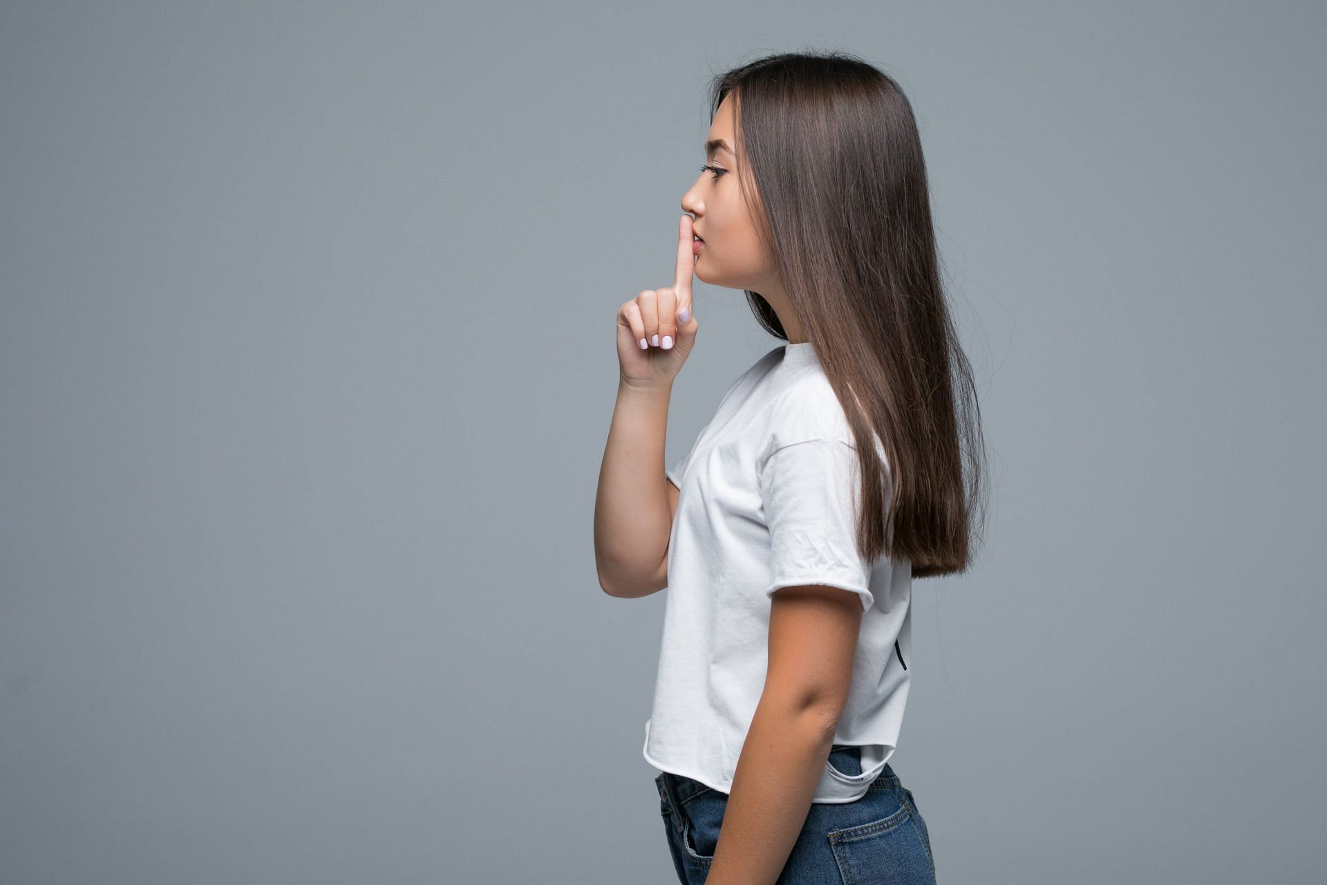 Selective mutism is characterized by low level of interactions and communication even in adults. (Image via Freepik/ Freepik))